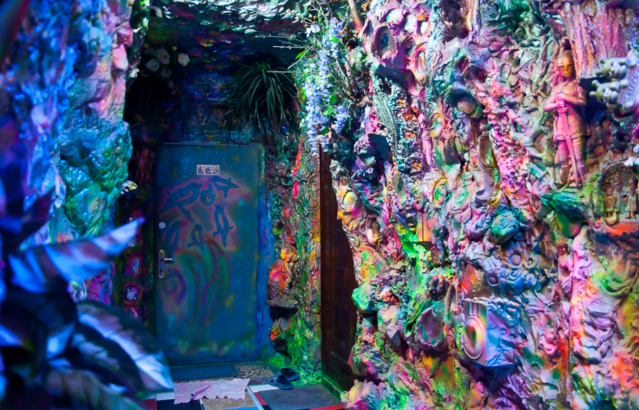 Сказочный подъезд